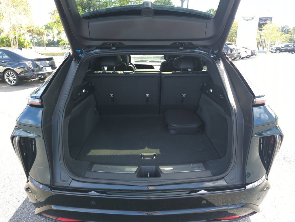 Used 2024 Cadillac Lyriq Sport RWD image 30