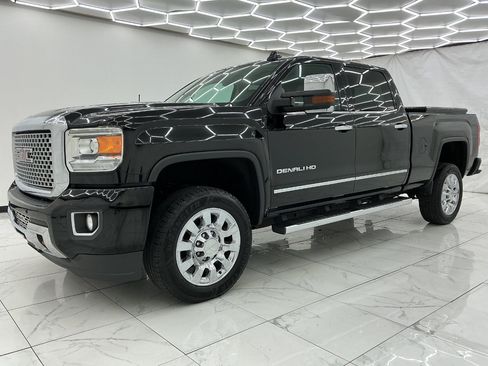 Used 2016 GMC Sierra 2500 Denali w/ Duramax Plus Package AWD/4WD image 6