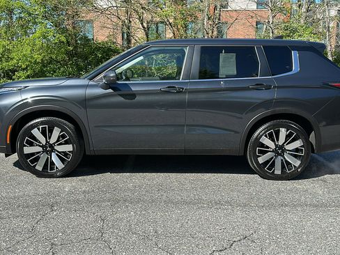 Used 2025 Mitsubishi Outlander SE AWD/4WD image 29
