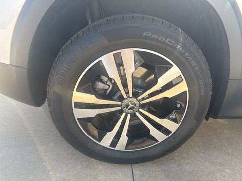 Used 2025 Mercedes-Benz GLB 250 image 24