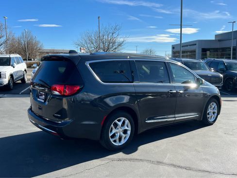 Used 2020 Chrysler Pacifica Limited image 7