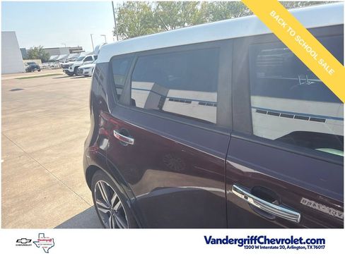 Used 2017 Kia Soul + FWD image 7