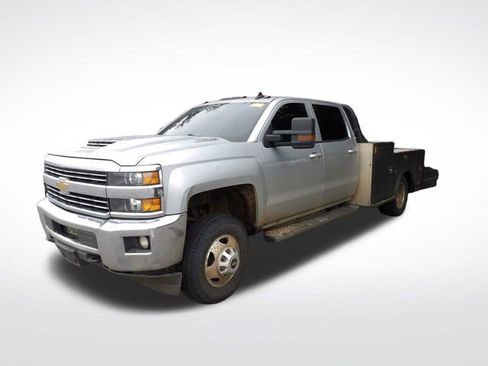 Used 2018 Chevrolet Silverado 3500 LT w/ LT Convenience Package AWD/4WD image 11