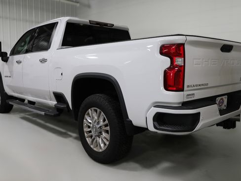 Used 2020 Chevrolet Silverado 2500 High Country image 14