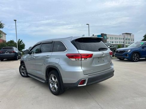 Used 2018 Toyota Highlander Limited Platinum FWD image 6