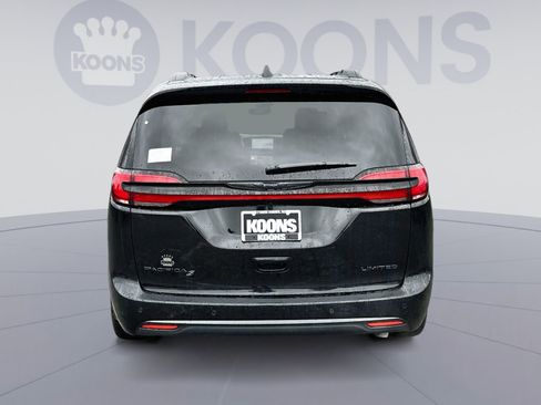 New 2026 Chrysler Pacifica Limited w/ S Appearance Package image 5