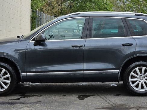 Used 2011 Volkswagen Touareg Sport AWD/4WD image 2