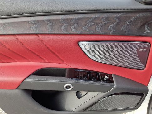 New 2025 Maserati Grecale GT image 8