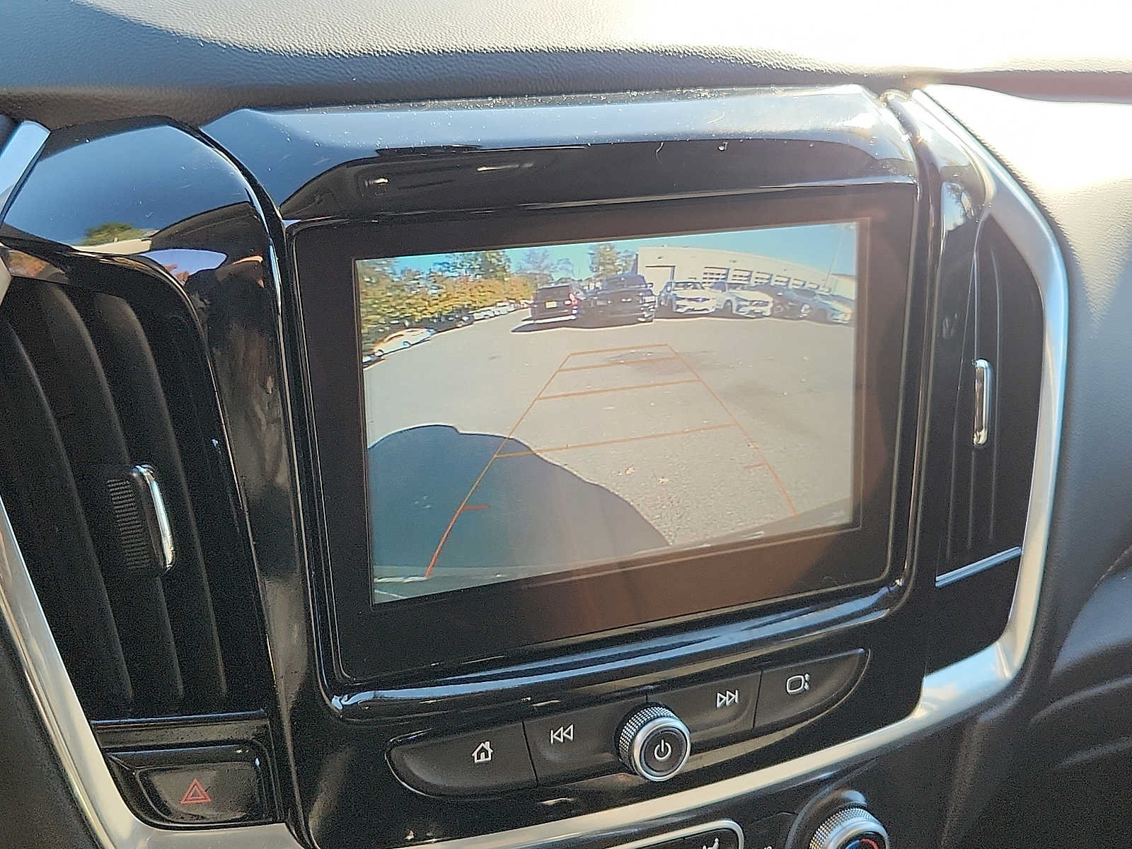 Used 2018 Chevrolet Traverse LT AWD/4WD image 17