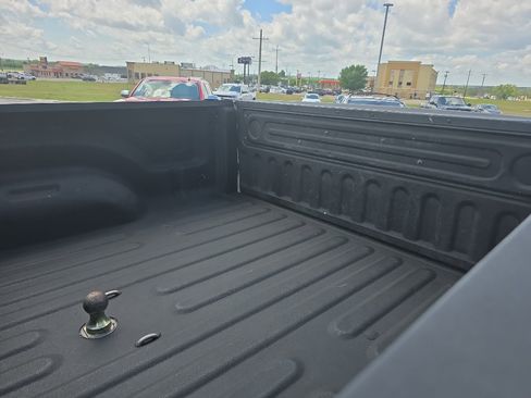 Used 2018 RAM 2500 Tradesman w/ Chrome Appearance Group image 17