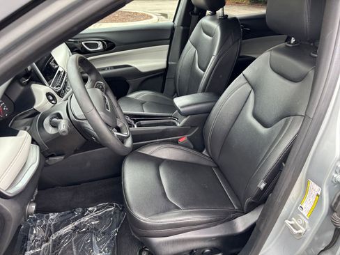 Used 2025 Jeep Compass Limited AWD/4WD image 38