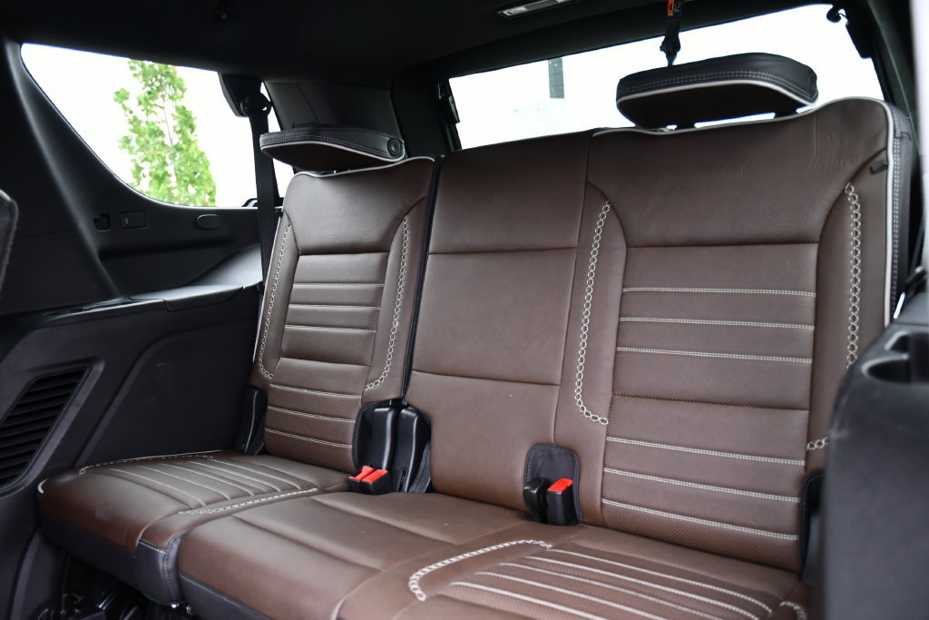 Used 2025 GMC Yukon Denali Ultimate w/ LPO, Floor Liner Package AWD/4WD image 29