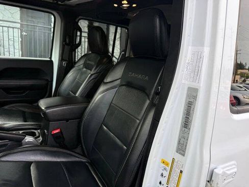 Used 2019 Jeep Wrangler Unlimited Sahara w/ Uconnect 4C Nav & Sound Group AWD/4WD image 17