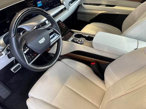 Used 2026 Cadillac Vistiq Luxury AWD/4WD image 11