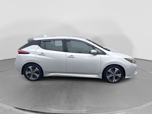 Used 2020 Nissan Leaf SV w/ SV All Weather Package FWD image 7