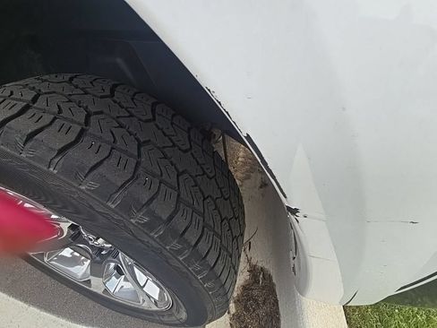 Used 2017 RAM 1500 Laramie w/ Convenience Group AWD/4WD image 5