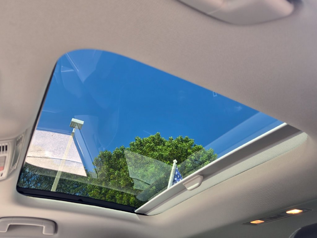 Used 2024 Volkswagen Jetta SE w/ Panoramic Sunroof Package FWD image 19