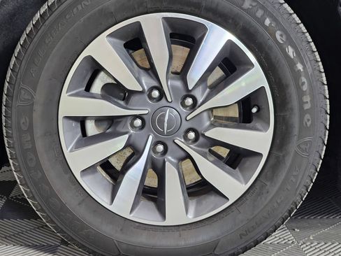Used 2024 Chrysler Pacifica Limited FWD image 33