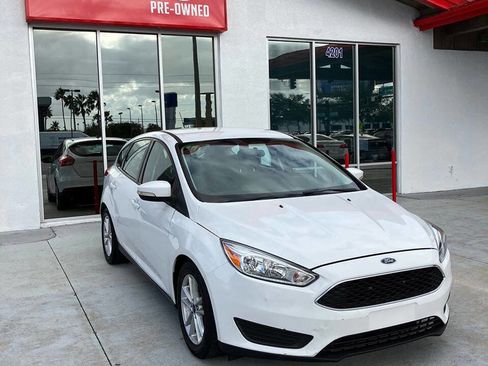 Used 2017 Ford Focus SE image 2