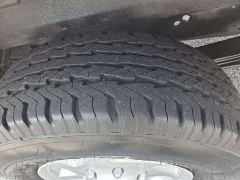 Used 2006 Ford E-350 and Econoline 350 XLT RWD image 6