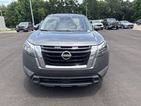 Used 2025 Nissan Pathfinder SV FWD image 2