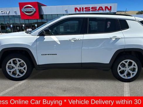 Used 2024 Jeep Compass Latitude AWD/4WD image 6