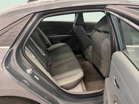 Used 2025 Hyundai Elantra SEL FWD image 10