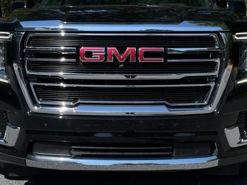 Used 2022 GMC Yukon XL SLT w/ SLT Premium Package AWD/4WD image 11