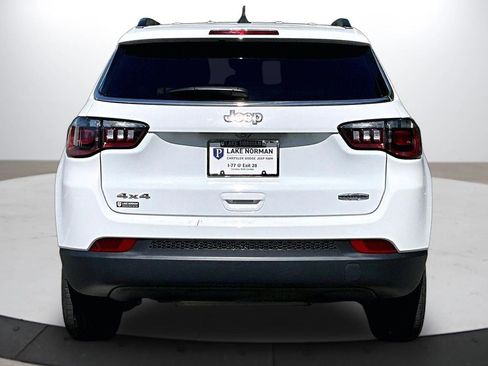 Used 2024 Jeep Compass Latitude AWD/4WD image 8