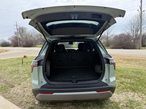 New 2025 Chevrolet Equinox LT FWD image 9