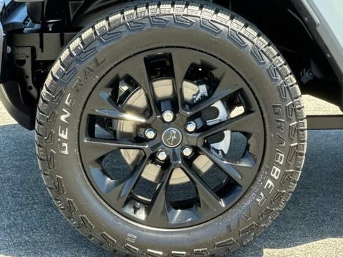 Used 2025 Jeep Gladiator Sport AWD/4WD image 24