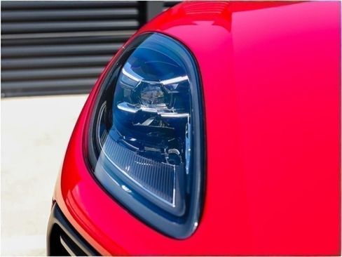 Certified 2025 Porsche Macan AWD/4WD image 13