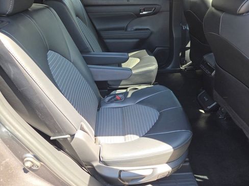 Used 2023 Toyota Highlander XSE FWD image 5