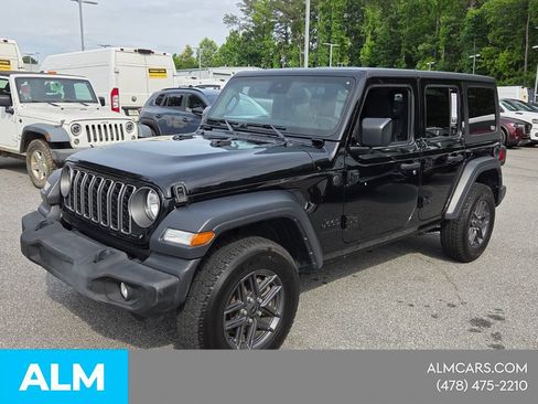 Used 2025 Jeep Wrangler Unlimited Sport AWD/4WD image 3