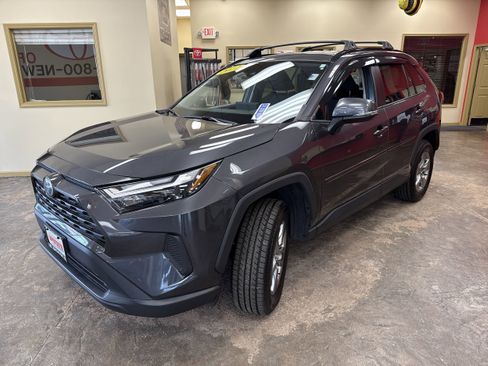 Used 2022 Toyota RAV4 XLE w/ XLE Grade Weather Package image 3