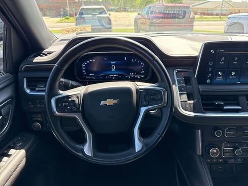 Used 2023 Chevrolet Suburban Premier image 3