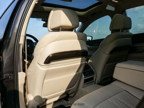Used 2019 BMW 750i xDrive w/ Executive Package AWD/4WD image 48