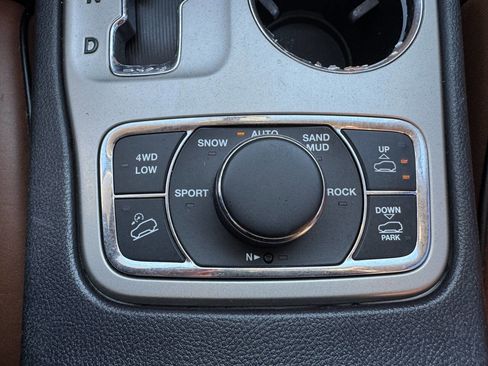 Used 2013 Jeep Grand Cherokee Overland image 65