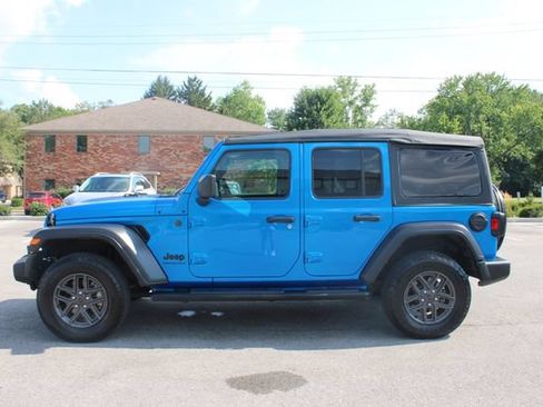 Used 2025 Jeep Wrangler Unlimited Sport AWD/4WD image 5
