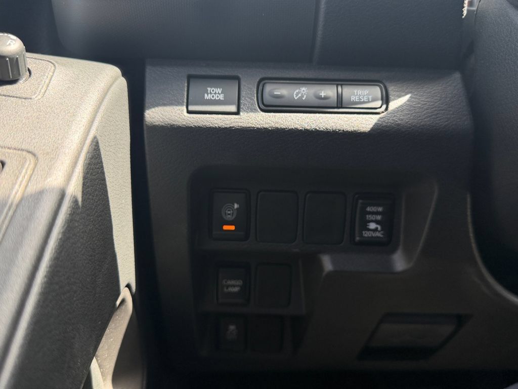 Used 2024 Nissan Frontier SL w/ Technology Package RWD image 25