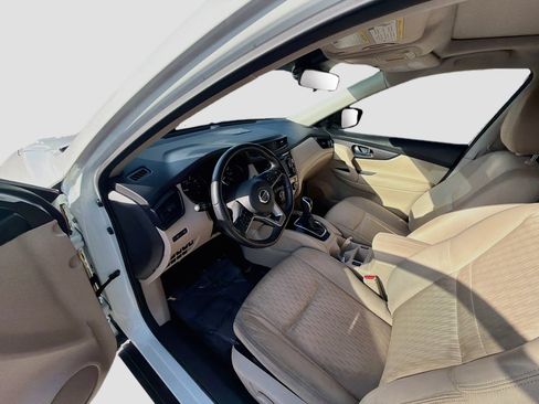 Used 2019 Nissan Rogue SV w/ Sun & Sound Touring Package FWD image 9