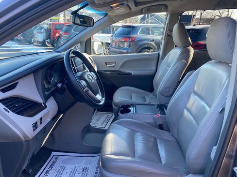 Used 2016 Toyota Sienna image 9