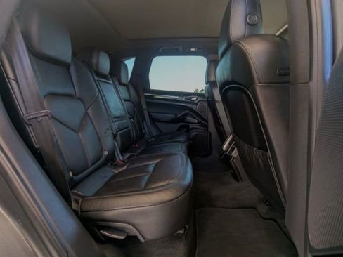 Used 2016 Porsche Cayenne image 8