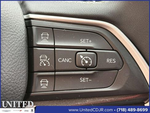 Used 2023 Jeep Grand Cherokee L Laredo image 25