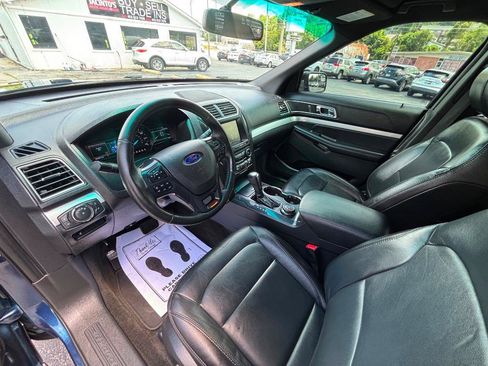 Used 2016 Ford Explorer XLT w/ Equipment Group 202A AWD/4WD image 15