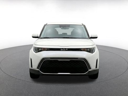 Used 2025 Kia Soul LX w/ LX Technology Package FWD image 2