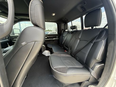 New 2026 RAM 2500 Laramie AWD/4WD image 16