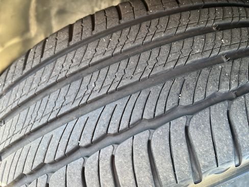 Used 2025 Volvo XC40 B5 Core image 12