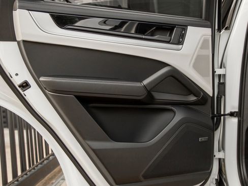 New 2025 Porsche Cayenne S AWD/4WD image 33