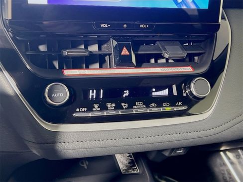 Used 2025 Toyota Corolla SE image 15